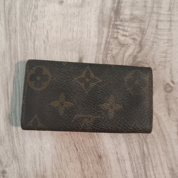 Louis Vuitton Monogram Key Case Holder 4 Key - Picture 2 of 11
